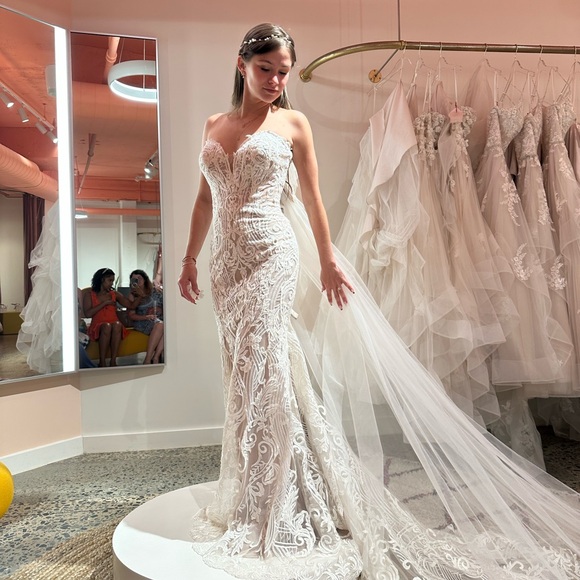 Vow’d Wedding Dress - Picture 2 of 5